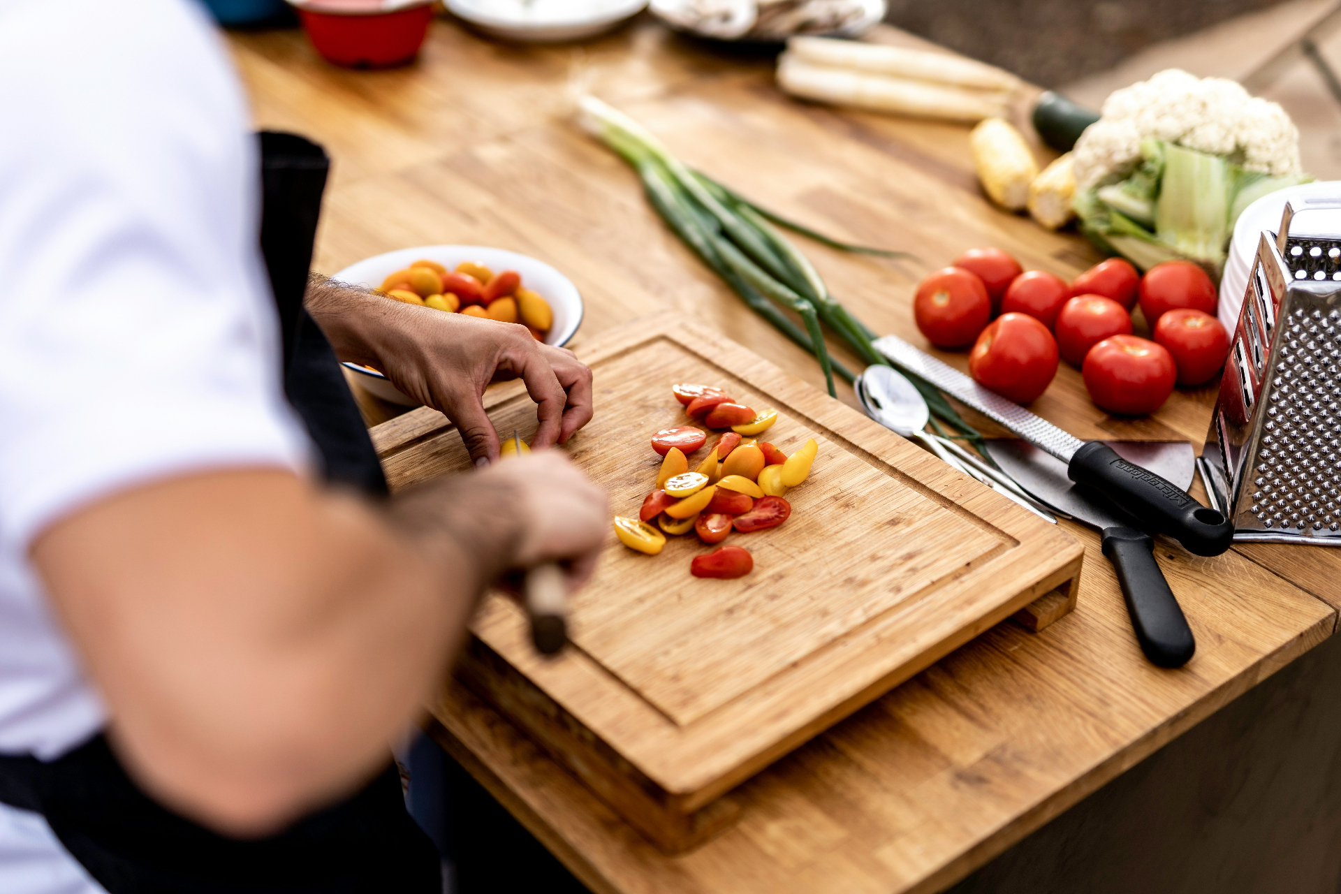 Chef slicing heirloom tomatoes